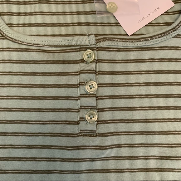 Forever 21 short sleeve green and brown crop STRIPED Size M NWT - Picture 4 of 6